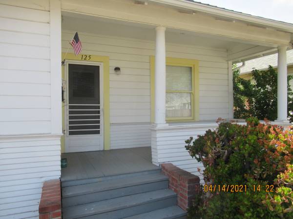 $2,100 / 2br - Casa de una sola planta que acepta mascotas en Old Town Lompoc (Lompoc)63663940495363121