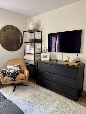$1,000 / 2br - 1500ft2 - Room for Rent Northgate area (Northgate)63659499737475121