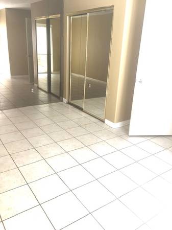 $3800.00 / 3br - 1344ft2 - UTC Condo 3bd 2 full baths63932991725186124