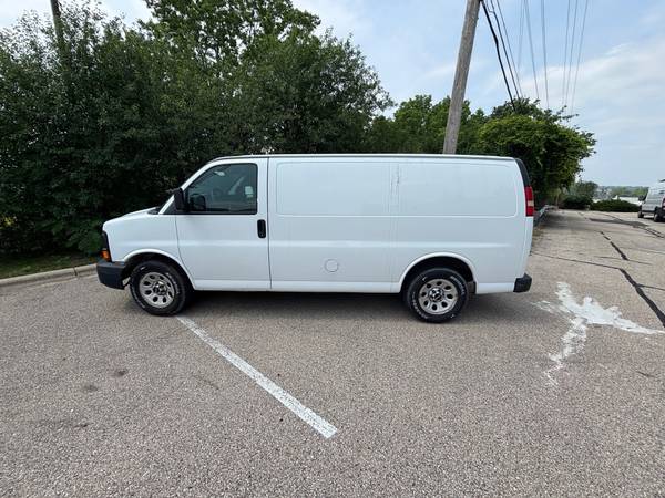 Furgoneta de carga de tamaño completo en venta - $4,000 (Madison, WI)63613834369921123