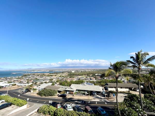 $2,300 / 1br - Central apartment with Ocean Views (Wailuku)63939399624578120