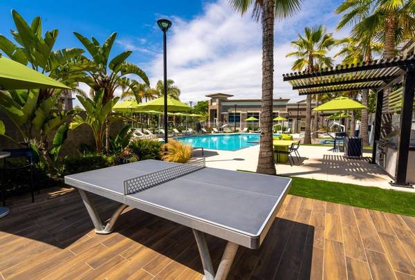 $2,599 / 1br - 804ft2 - Three BBQ's, Yoga/spinning room, Poolside Pergola and Clam Couches (Riverpark)63800304603139120