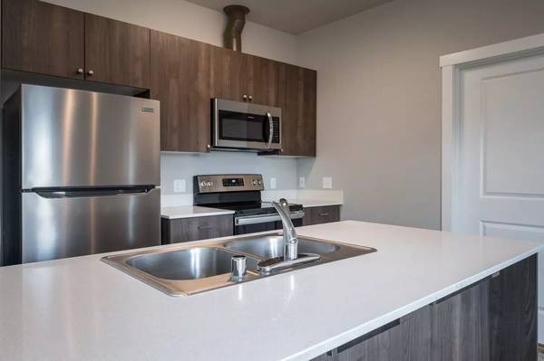 $1,359 / 1br - 588ft2 - Rent a 588 sqft 1 bed / 1 bath with washer & dryer! (Vancouver)63831251235203120