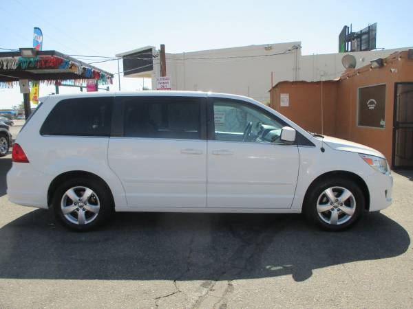 2010 Volkswagen Routan SE Minivan/3rd Row/Clean Car fax/Runs Brand NEW - $2,975 (cave creek/union hills)63616926828547121