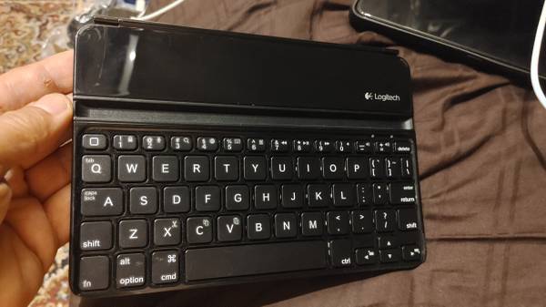 Logitech Ultrathin Keyboard Mini 1