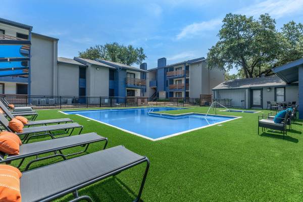 $1,000 / 1br - 616ft2 - 1 Bed, Pantry, Refrigerator with ice maker (2501 Webb Chapel Ext, Dallas, TX)63936223241731124