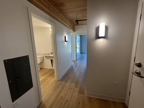 $1,210 / 331ft2 - No Smoking, Microwave, Street Parking (540 NE 99th Ave, Portland, OR)63820848933891124