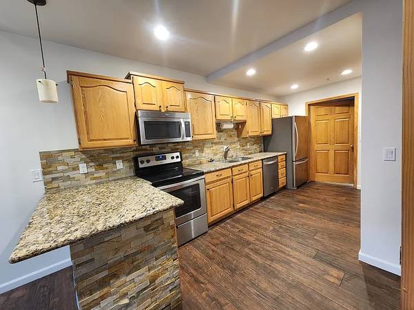 $1,000 / 3br - 3 habitaciones luminosas/2 baños, amplio patio trasero y mucho espacio en la sala de estar (Jackson, WY)63655853021187120