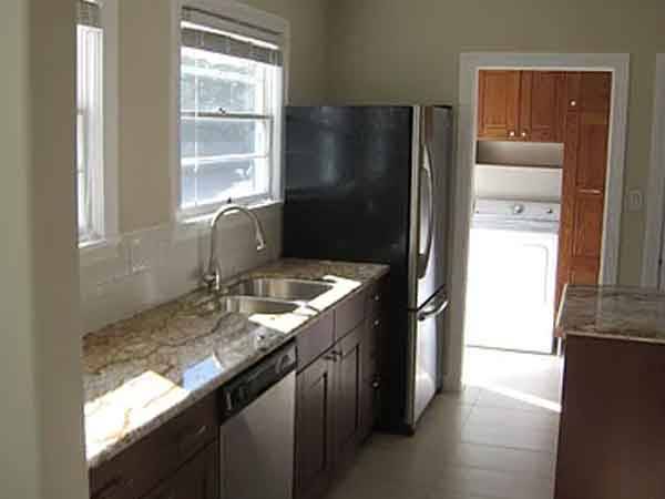 $1,000 / 2br - 815ft2 - *Bright and open 2 Bedroom 2 full Bath House! (2268 Maywood Ave, San Jose, CA)64000588984962122
