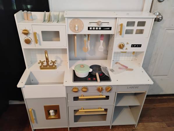 Kids wooden kitchen play set 1