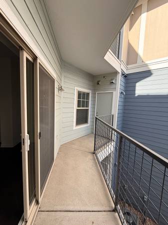 *10 Weeks Free!* Stunning Renovated Apt in Centennial ~ Available Now! 1