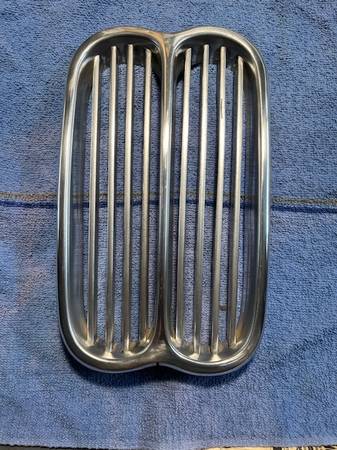 BMW 1600 2002 2002tii; front grille, 1967-73 models, 1