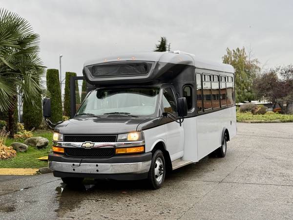 2019 Chevrolet Express 4500 22 Passenger Bus with Wheelchair Ramp 1