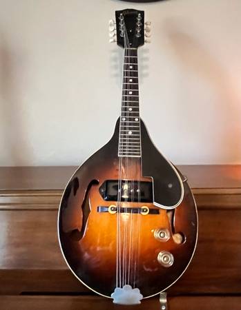 1949 GIBSON MANDOLIN EM 150 1