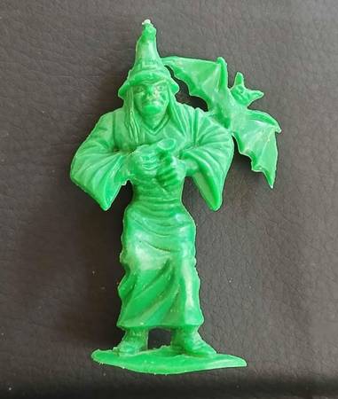 Batty Bertha Witch Universal Monster Figurine 1