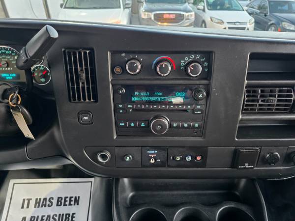 2017 Chevrolet Express - Photo 13