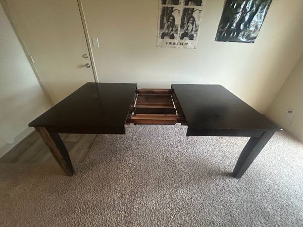 Table that extends 1
