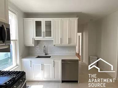 $1,850 / 3br - 🏡 Renovated 2.5-Bed + Den — Avondale / 1st Floor (Avondale)63960148700418122