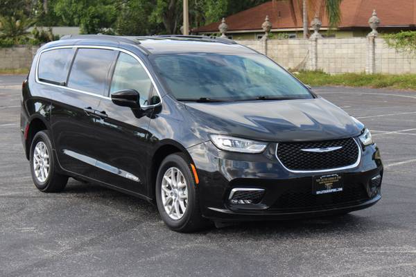 Wheelchair van handicap ramp van 2022 Chrysler Pacifica Touring L - $34,995 (Clearwater)63470261928833122