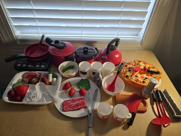 OCATO HOGAR JUEGO DE COCINA - $20 (GAITHERSBURG)63470817773057121