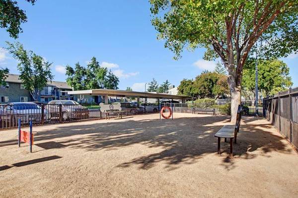 $1,950 / 1br - 750ft2 - Exceptional Living-1 BR with Clubhouse, Pool & Covered Parking! (Suisun city)63844737467651124