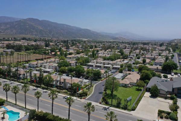 $2,035 / 2br - 779ft2 - 1ST MONTH'S FREE RENT O.A.C- (SUBJECT TO CHANGE BASED ON AVAILABILITY) (Located in North San Bernardino)64028082590721122