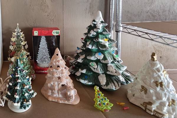 Vintage Christmas Ceramic Trees 1