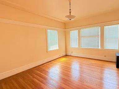 $1,030 / 2br - **@** Sunny 2BD with Large Windows & Period Charm (alameda)63965990297858122