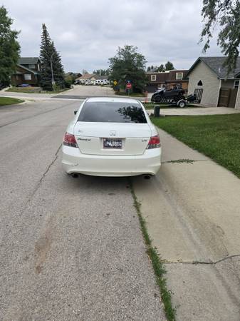 2009 honda accord - $5,000 (Gillette)63442874612225122