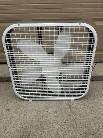 BOX  FAN $10 1