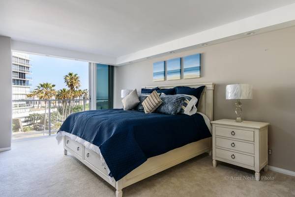 $120 / 2br - 1375ft2 - Bridge views from this gorgeous Coronado Shores home (Coronado, CA)63657192403585121
