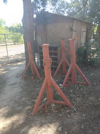 EXTRA HEAVY DUTY JACK STANDS 1