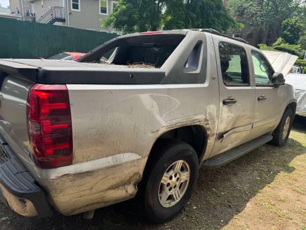 2008 Chevy Avalanche – ¡Solo 50,430 millas! - $4,00063654713540481120