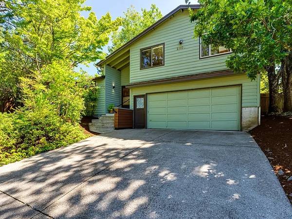 PENDING* Desirable Eugene Location 1