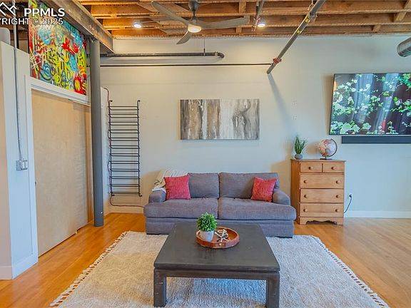 $1,000 / 1br - Perched on the top floor of one of downtown Colorado Springs’63687049569283121