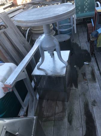 ROUND SMALL ALUMINUM TABLE 1