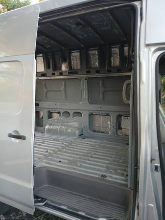 2018 Nissan NV 2500 S - Photo 5