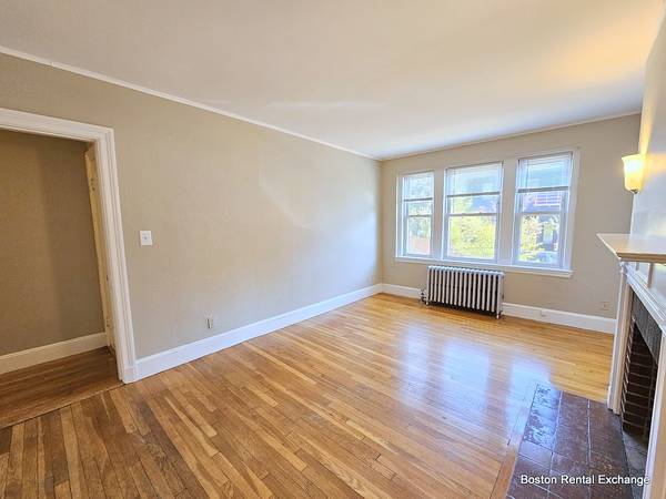 $2,600 / 1br - ♦ ¡SOLAR DE 1 DORMITORIO A PASOS DE DAVIS SQUARE! ¡CALEFACCIÓN INCLUIDA! (Somerville - Davis Square)63931250793986121
