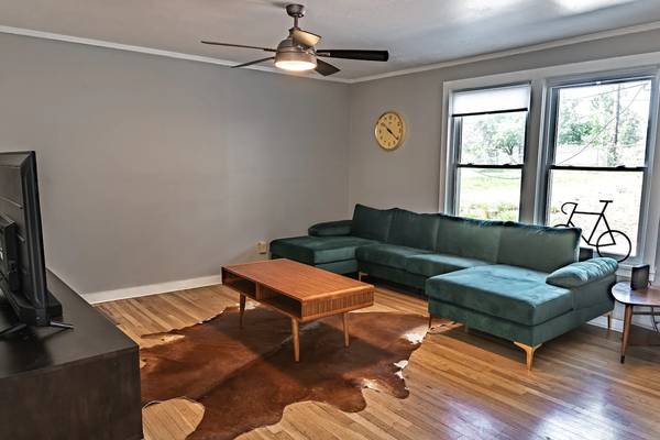 $2,450 / 3br - 1200ft2 - Exquisite Home Overlooking the Mountains (Los Alamos)63659833548417124