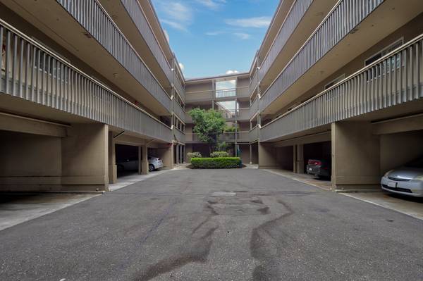 Cute Corner 2 Bed 1 Bath W/ Balcony 1
