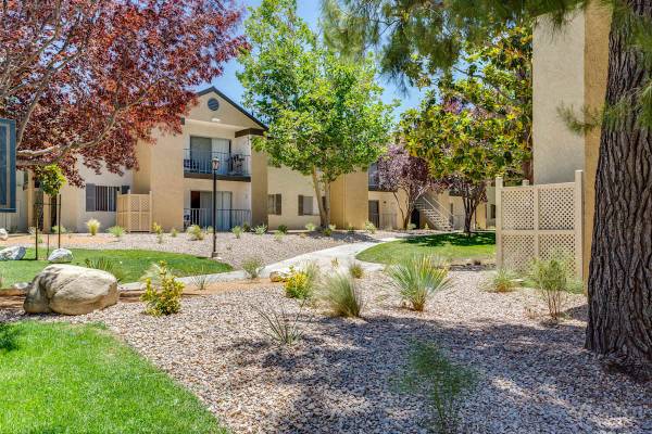 $1,503 / 2br - 980ft2 - Professional On-site Management, Two Spas, Gas Range (Victorville)64028080898305124