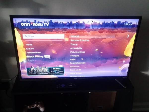 32" Onn. 720p HD Roku Smart TV 1
