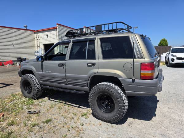 ¡Jeep Cherokee 4x4 elevado de 1997! - $3.700 (Stanwood)63470611515905121