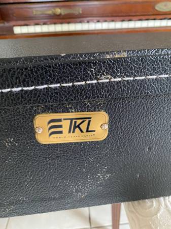 Hardshell Base Guitar case 1