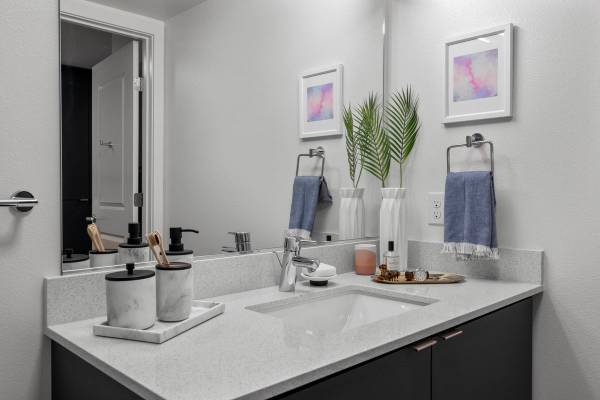$1,355 / 311ft2 - Claim Your $500 Look & Lease Credit on Select Units - Act Fast! (Lower Queen Anne - Uptown)64031308808449124