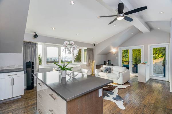 (UniqueAccommodations.com) ID:3884 Custom Built House Panoramic View 1