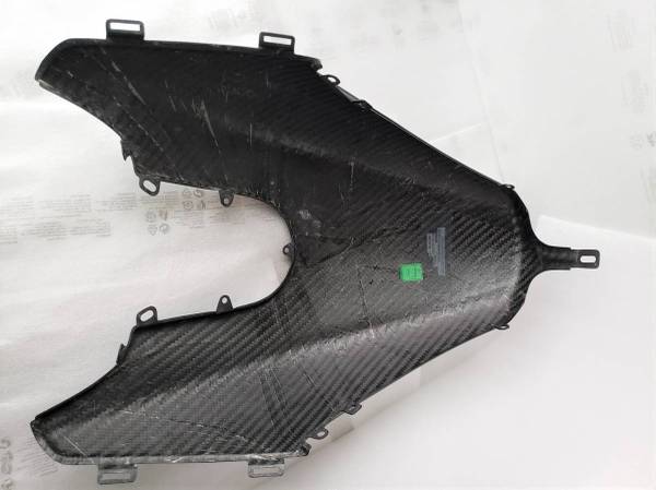 Tapa superior del tanque de combustible Ducati Performance Diavel 1200 de fibra de carbono negro - $750 (concord / pleasant hill / martinez)63439683758339124