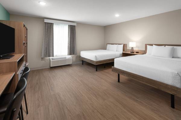 In Pasadena, Accessible Route to Front Desk, 1/bd 1/ba 1