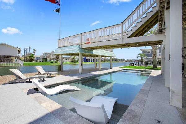 $1 / 3br - Expansive Decks, Pool, Elev, 2 Masters - Canal w Epic Views (Jamaica Beach, TX)63386278018435124