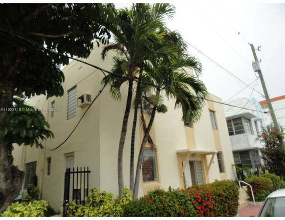 $1,700 / 1br - Upgraded 1Bed/1Bath just one block from the Beach (Miami Beach)64049276517891120